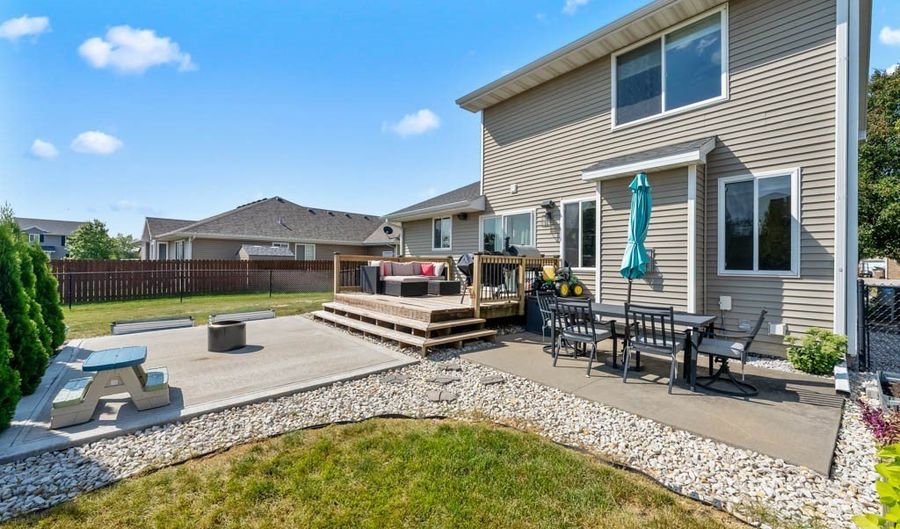 1209 10th Avenue Pl SE, Altoona, IA 50009 - 4 Beds, 4 Bath