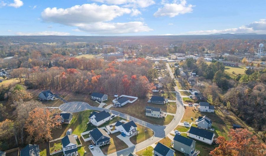 140 Dutch Ln, Appomattox, VA 24522 - 2 Beds, 2 Bath