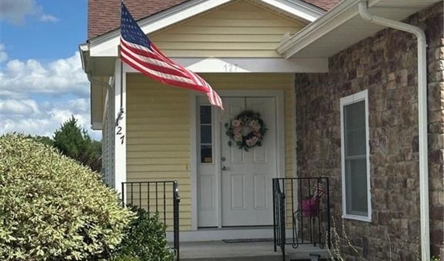 127 BELLA VISTA CIRCLE Cir 68, Glocester, RI 02814 - 2 Beds, 3 Bath