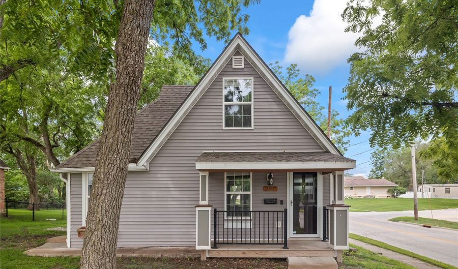 402 S 11th St, Adel, IA 50003 - 3 Beds, 2 Bath