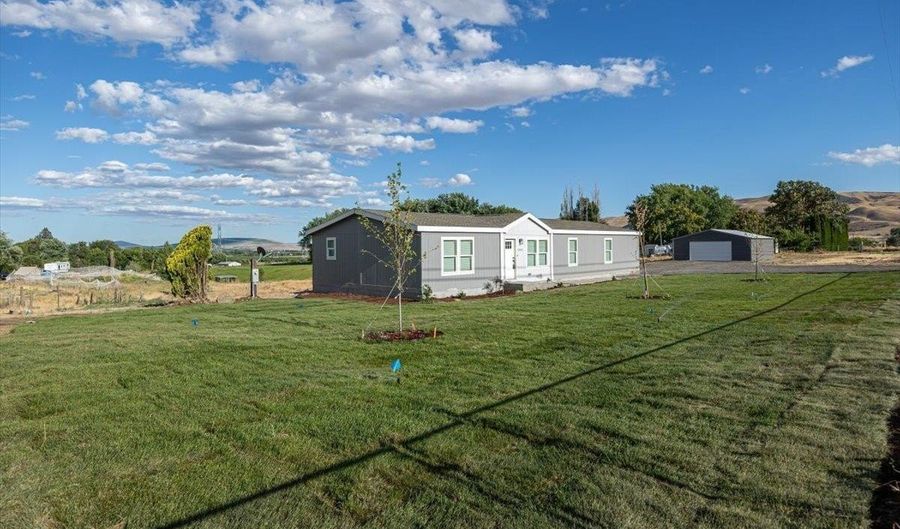 54303 N Thomas Rd, Benton City, WA 99320 - 4 Beds, 2 Bath