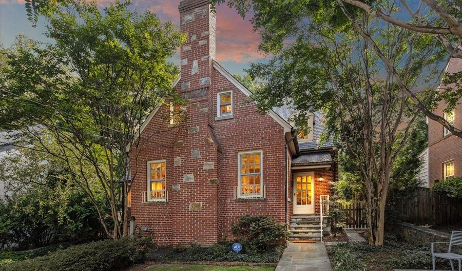 5013 WORTHINGTON Dr, Bethesda, MD 20816 - 3 Beds, 3 Bath