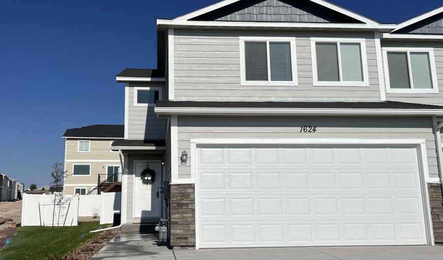 1804 RICHARD MARTIN Dr, Cheyenne, WY 82007 - 3 Beds, 4 Bath