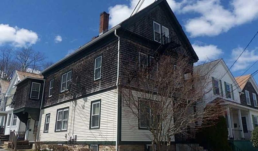 67 Roseneath Ave 2, Newport, RI 02840 - 3 Beds, 1 Bath