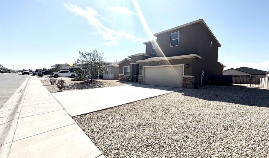 3709 Saguaro Dr, Carlsbad, NM 88220 - 4 Beds, 3 Bath