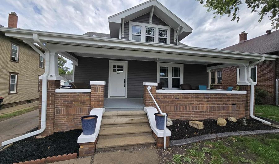 820 Elk St, Beatrice, NE 68310 - 4 Beds, 2 Bath