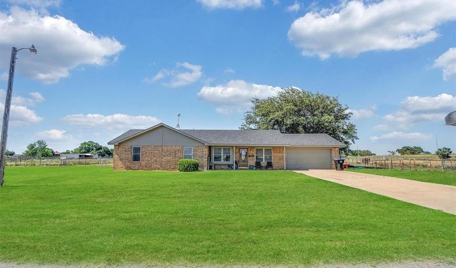 20462 E County Road 1586 Rd, Altus, OK 73521 - 4 Beds, 2 Bath