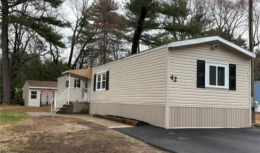 42 Maplewood Dr, Burrillville, RI 02839 - 2 Beds, 1 Bath