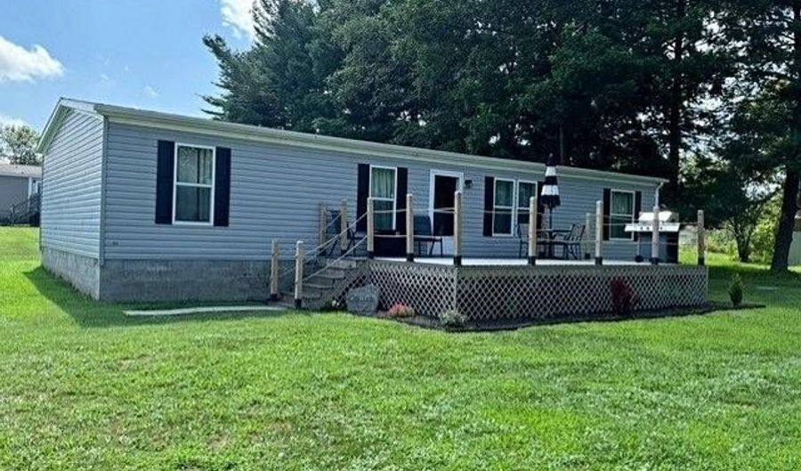 11729 E John St, Bicknell, IN 47512 - 4 Beds, 2 Bath