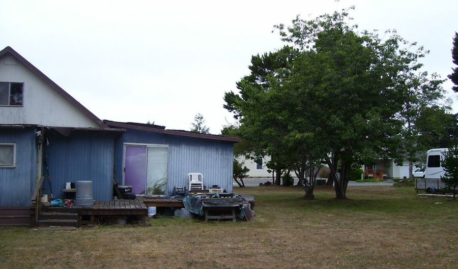 870 11TH St, Bandon, OR 97411 - 2 Beds, 1 Bath