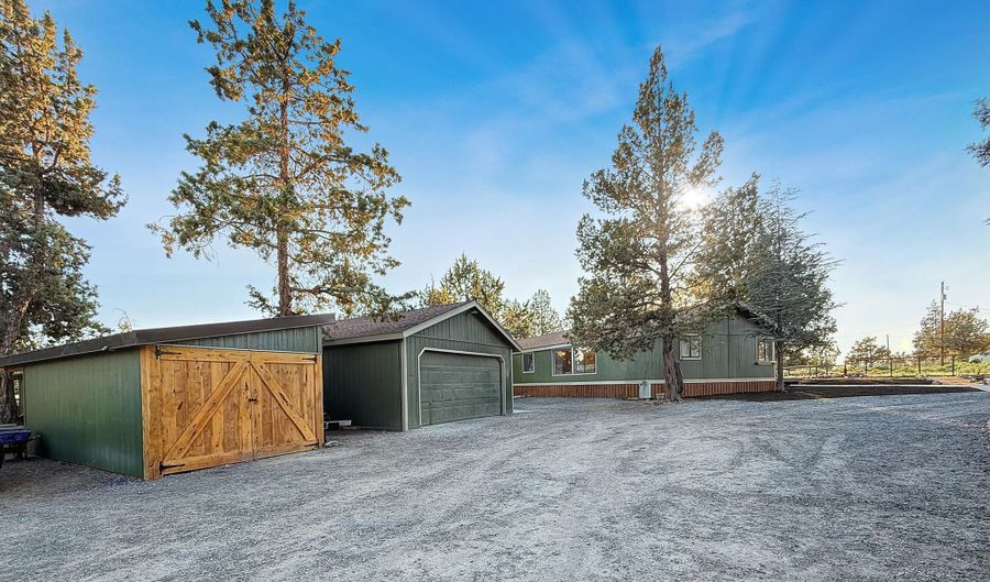 20851 89th St, Bend, OR 97703 - 3 Beds, 2 Bath