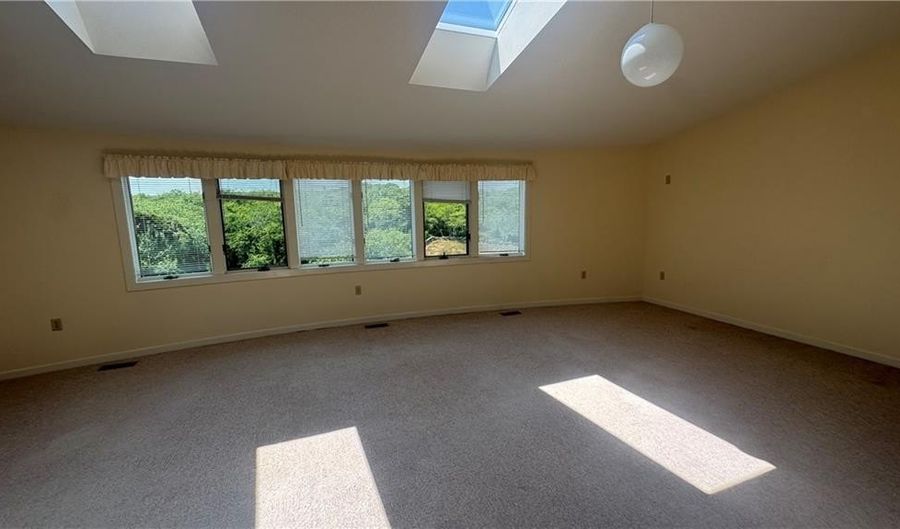 1501 Beacon Hill Rd, Block Island, RI 02807 - 2 Beds, 5 Bath