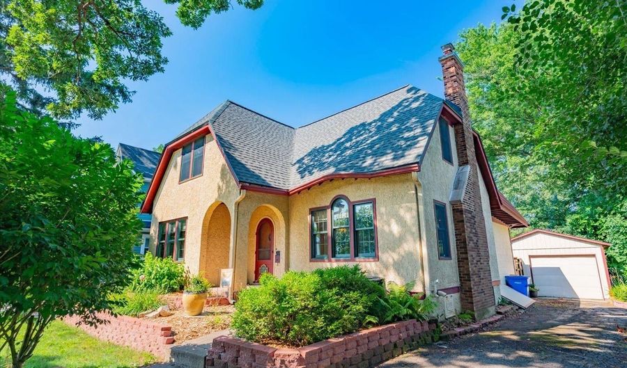 418 N Sherman Ave, Madison, WI 53704 - 2 Beds, 2 Bath