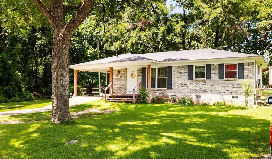 2832 Lakeside Dr, Benton, AR 72019 - 3 Beds, 1 Bath