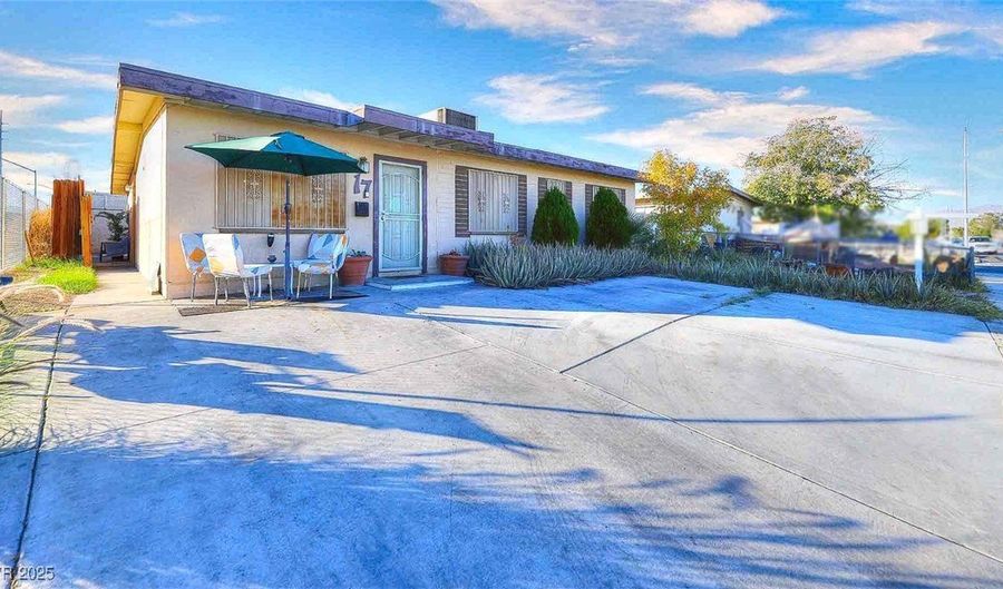 17 Princeton St, Las Vegas, NV 89107 - 3 Beds, 2 Bath