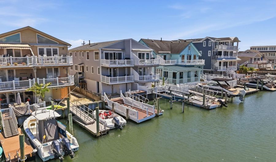 2048 Ocean Dr 2048, Avalon, NJ 08202 - 4 Beds, 3 Bath
