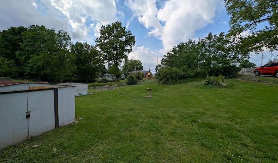 208 W Elm St, Alton, IL 62002 - 3 Beds, 2 Bath