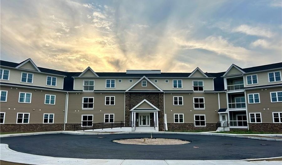 9 Joseph N Zenga Jr Blvd 301, East Greenwich, RI 02818 - 1 Beds, 1 Bath