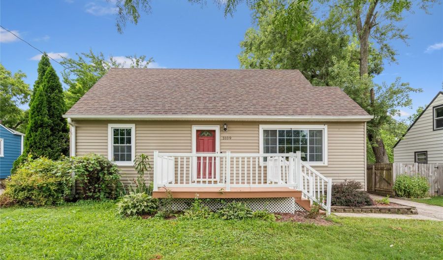 3109 Holcomb Ave, Des Moines, IA 50310 - 3 Beds, 2 Bath