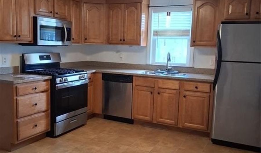 381 Old River Rd 3, Lincoln, RI 02838 - 2 Beds, 1 Bath