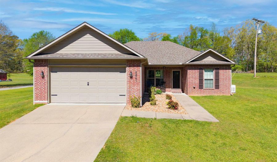 5861 Bauxite Cutoff Rd, Bauxite, AR 72011 - 3 Beds, 2 Bath
