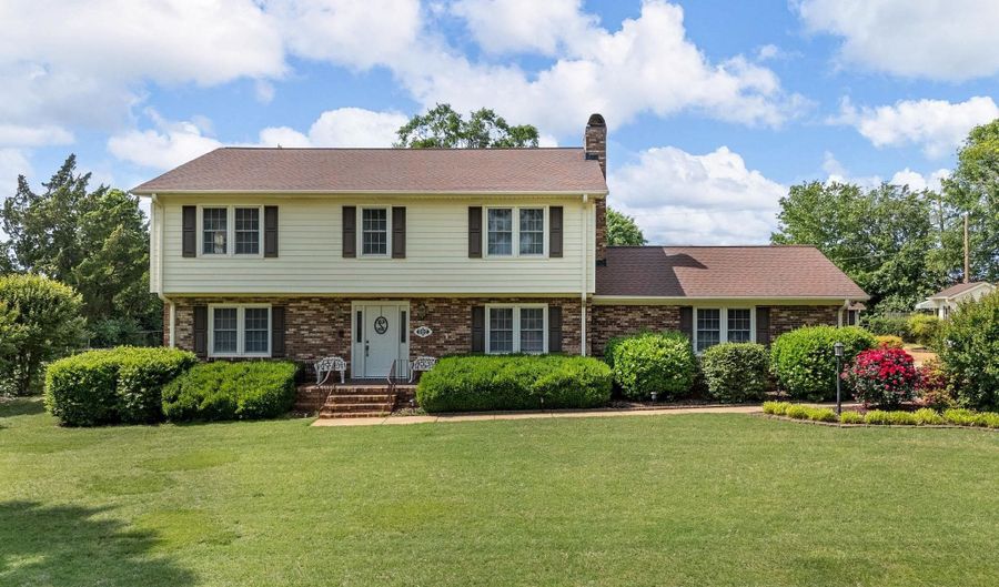 107 Forestdale Dr, Boiling Springs, SC 29316 - 4 Beds, 3 Bath