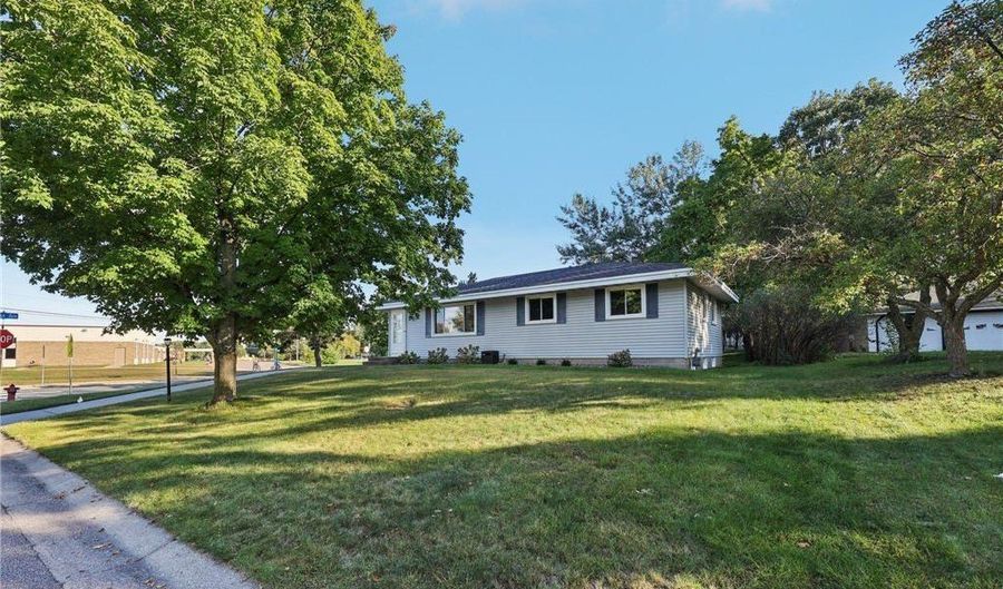 948 Norwood Ave, Anoka, MN 55303 - 3 Beds, 2 Bath