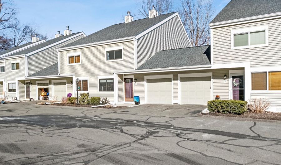 33 Eagle Rock Hl 33, Bethel, CT 06801 - 3 Beds, 3 Bath