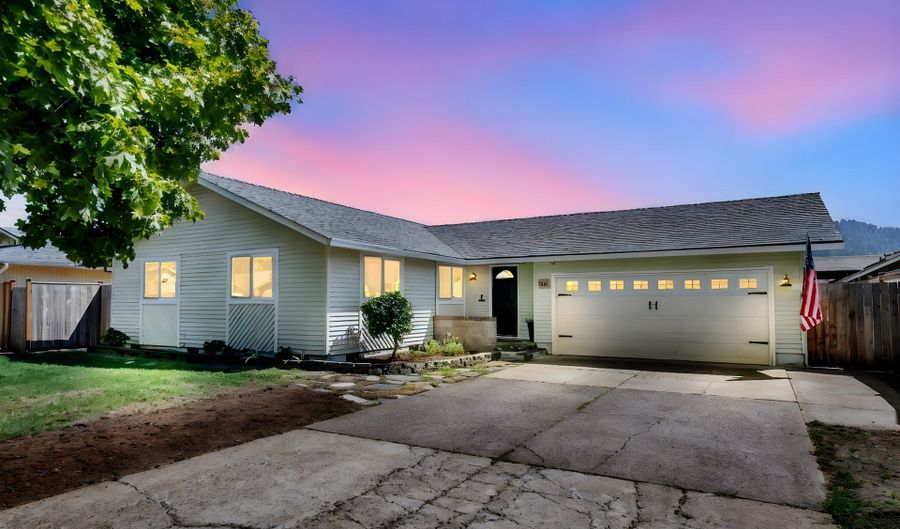 6781 F St, Springfield, OR 97478 - 3 Beds, 2 Bath