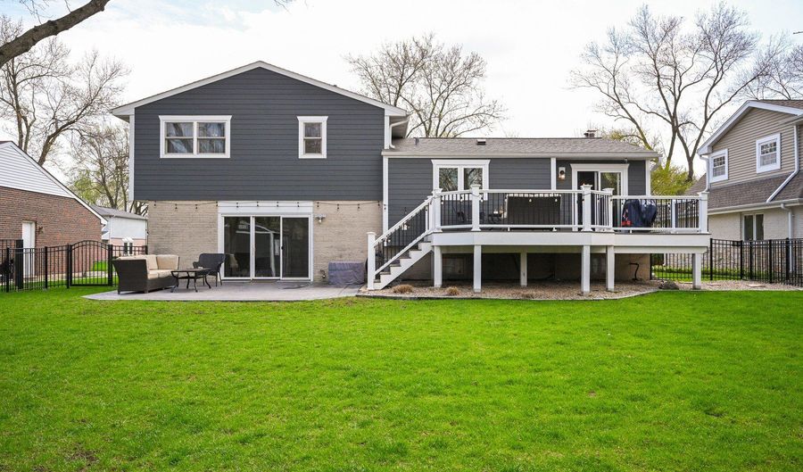 610 W Noyes St, Arlington Heights, IL 60005 - 3 Beds, 3 Bath