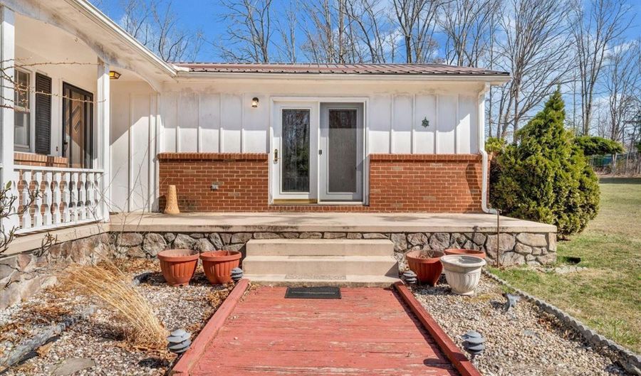 212 W W Ln, Asbury, WV 24916 - 3 Beds, 3 Bath