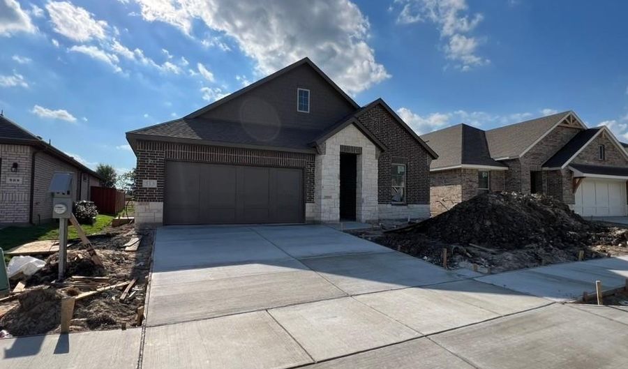 513 Pickett Creek Dr, Aledo, TX 76008 - 3 Beds, 2 Bath