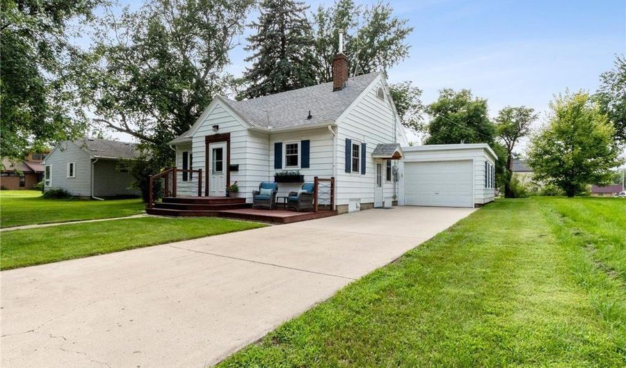 1118 Hawthorne St, Alexandria, MN 56308 - 2 Beds, 1 Bath