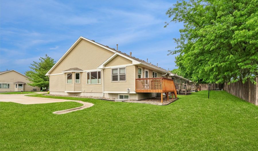 215 SE Lowell Dr, Ankeny, IA 50021 - 3 Beds, 3 Bath