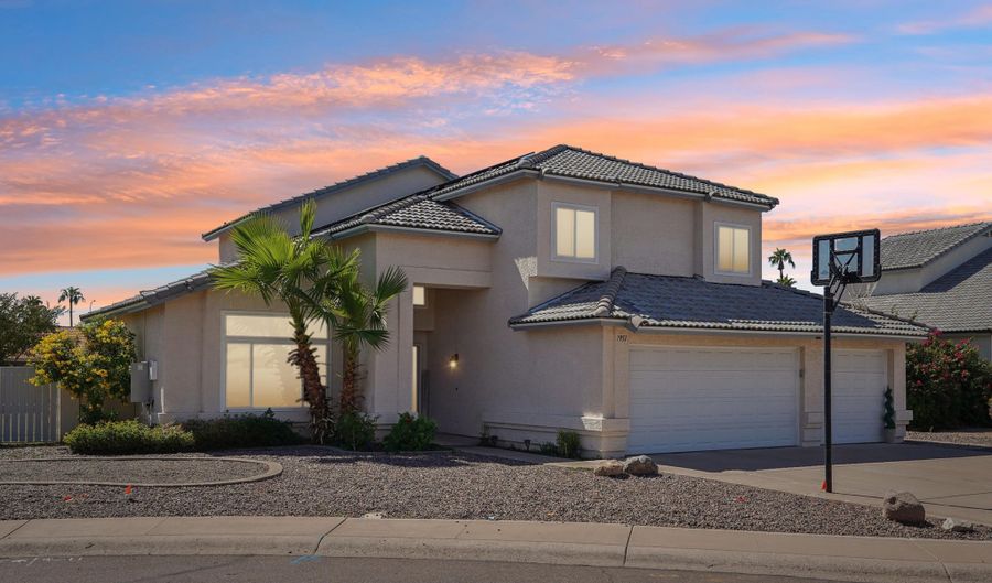 1951 E BAYLOR Ct, Chandler, AZ 85225 - 4 Beds, 3 Bath