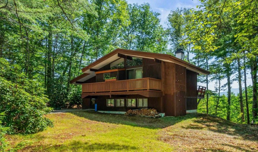27 Moat Mountain Cir, Bartlett, NH 03812 - 4 Beds, 2 Bath