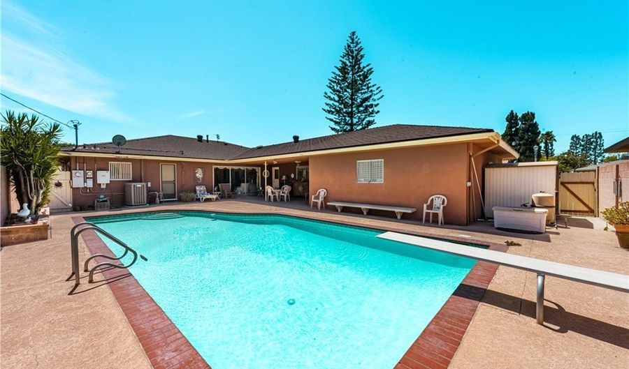500 N Meadowbrook Pl, Anaheim, CA 92801 - 4 Beds, 3 Bath