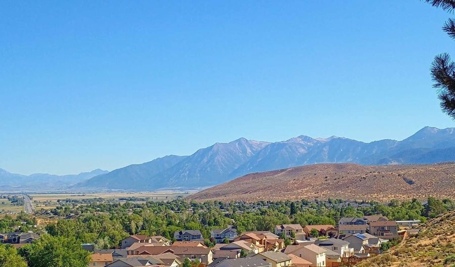 893 Vista Park Dr, Carson City, NV 89705 - 3 Beds, 2 Bath