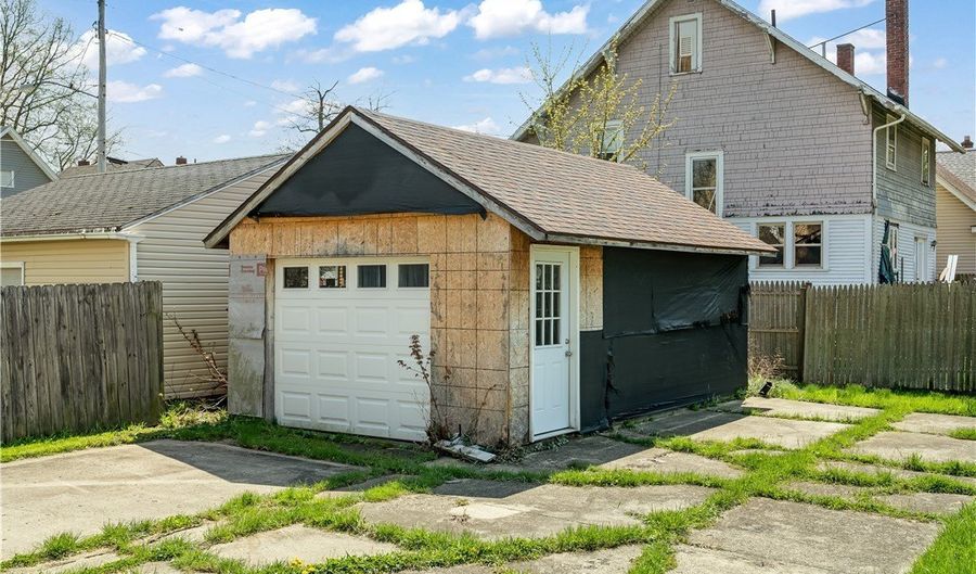 1708 W 8th St, Ashtabula, OH 44004 - 3 Beds, 1 Bath