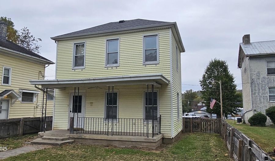 207 E 3rd St, Augusta, KY 41002 - 3 Beds, 2 Bath