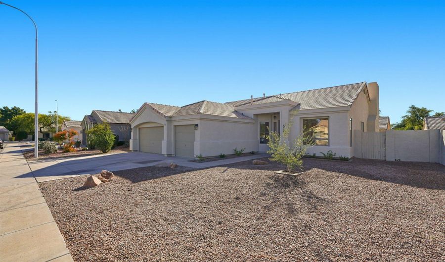5341 W CHICAGO St, Chandler, AZ 85226 - 4 Beds, 2 Bath