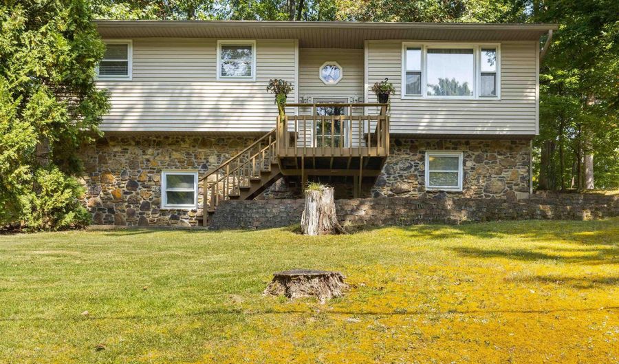 374 Briarwood Ln, Bedford, IN 47421 - 4 Beds, 2 Bath