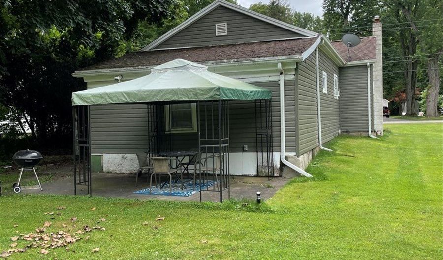 141 Caroline St, Albion, NY 14411 - 3 Beds, 1 Bath