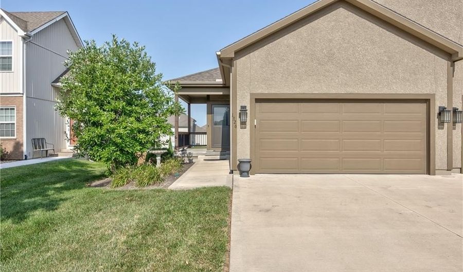 1326 N 159th St, Basehor, KS 66007 - 2 Beds, 2 Bath