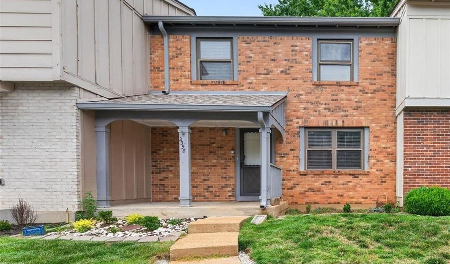 2358 Hidden Meadow Ln, Ballwin, MO 63021 - 2 Beds, 3 Bath