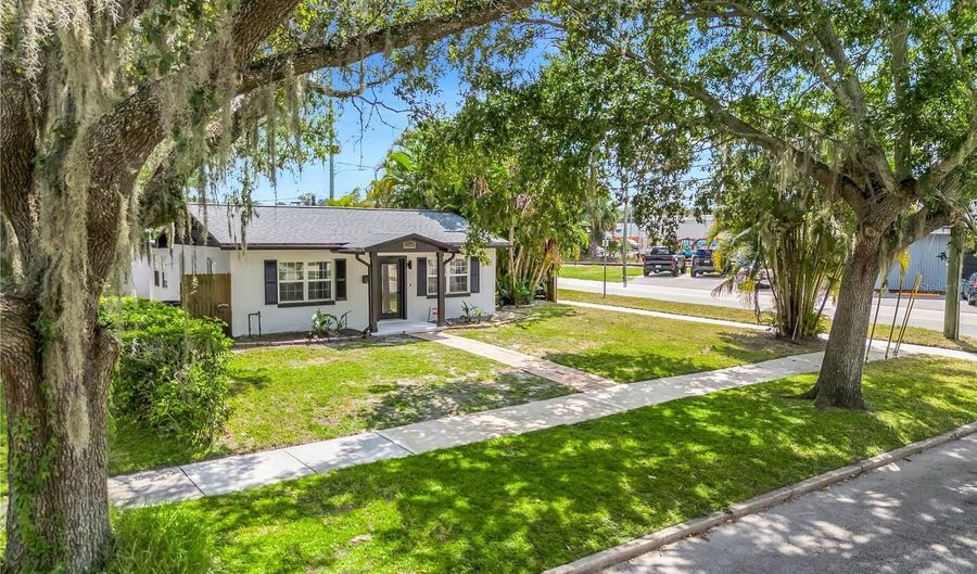 1444 STETSON St, Orlando, FL 32804 - 3 Beds, 2 Bath