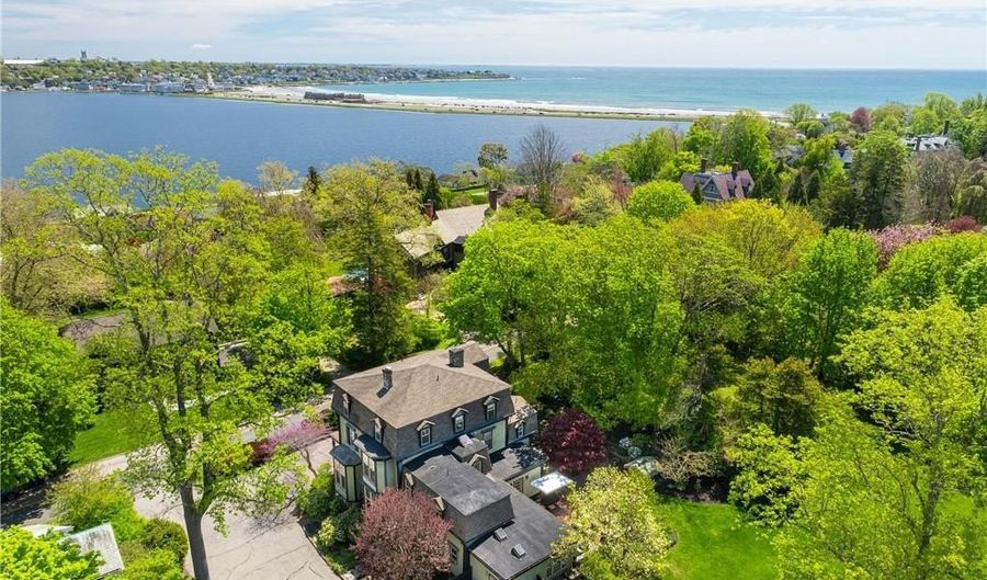 287 Gibbs Ave, Newport, RI 02840 - 6 Beds, 5 Bath