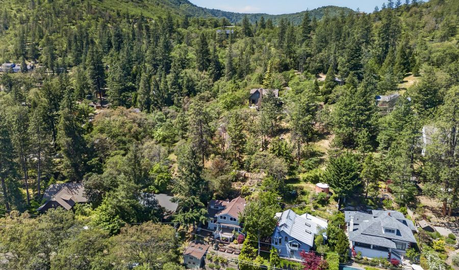 71 Scenic Dr, Ashland, OR 97520 - 4 Beds, 2 Bath