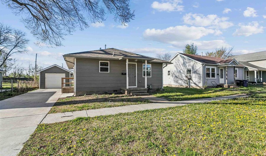 411 E Clark, Augusta, KS 67010 - 2 Beds, 1 Bath