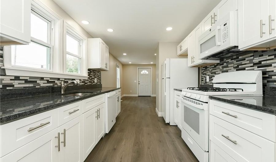 71 ST Elizabeth 1, Bristol, RI 02809 - 2 Beds, 1 Bath